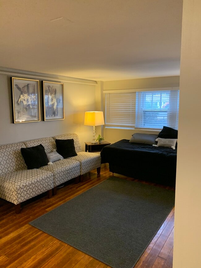 Livingroom - 2122 Kenilworth Ave Unit 1b