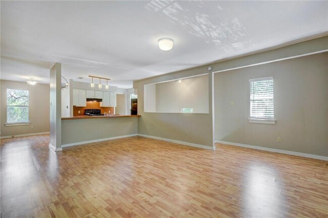 Photo - 1305 Lorrain St Townhome