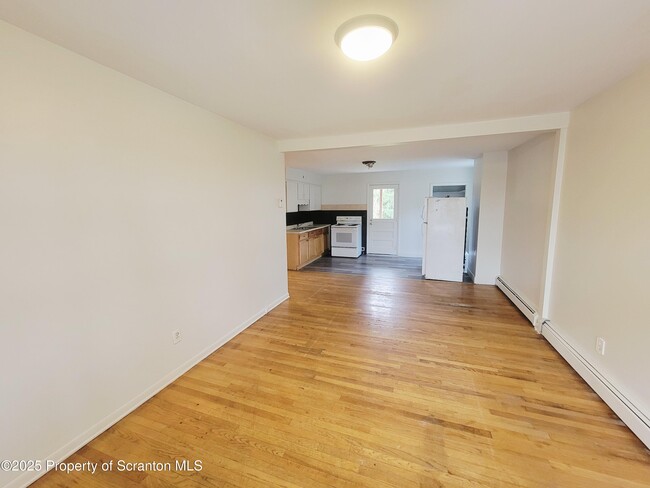 Photo - 940 E Elm St