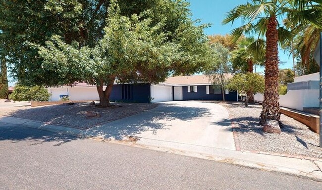 Photo - 3 bedroom 2 bath home situated on the Golf Course!