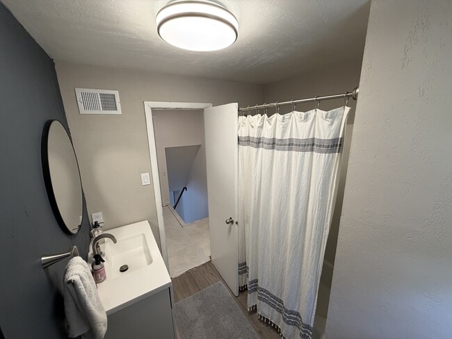 Photo - 610 Sloop Rd