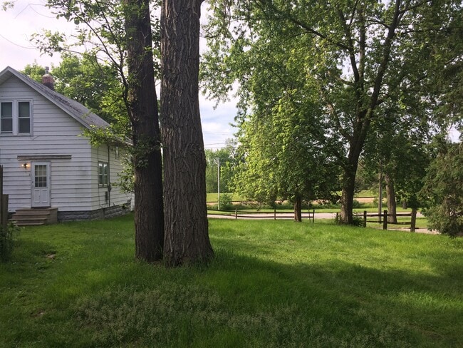 Photo - 208 Lindale Ave