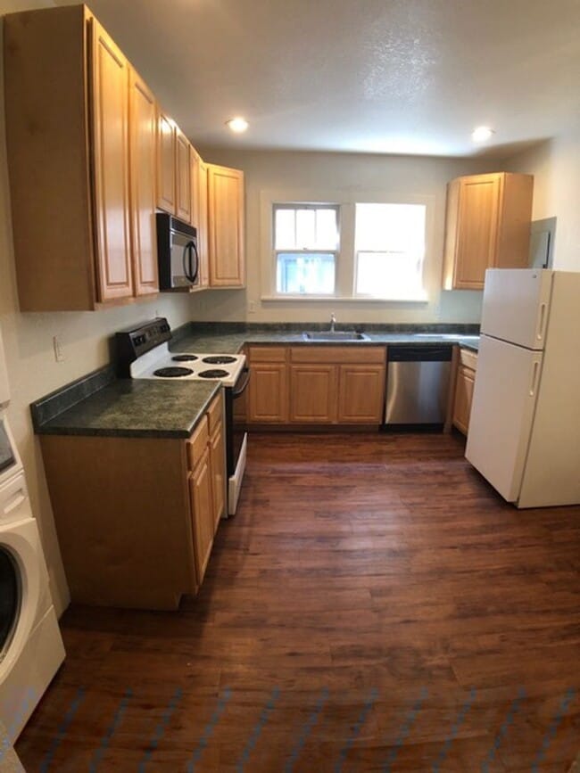 Building Photo - 1021 12th St