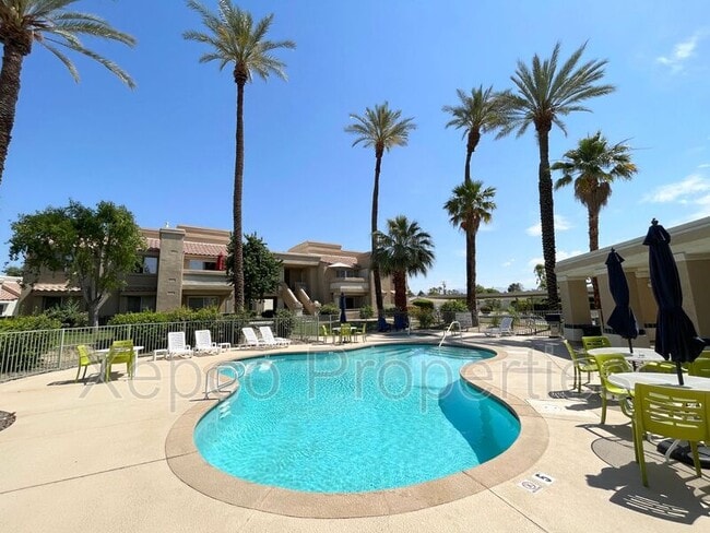 Building Photo - 74800 Sheryl Ave Unit Apt 6-4