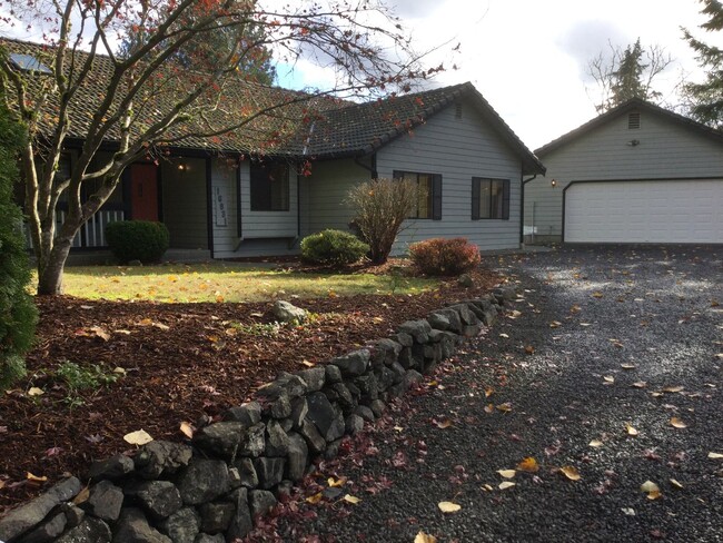 Poulsbo Home with Detached Oversized Garage - Poulsbo Home with Detached Oversized Garage