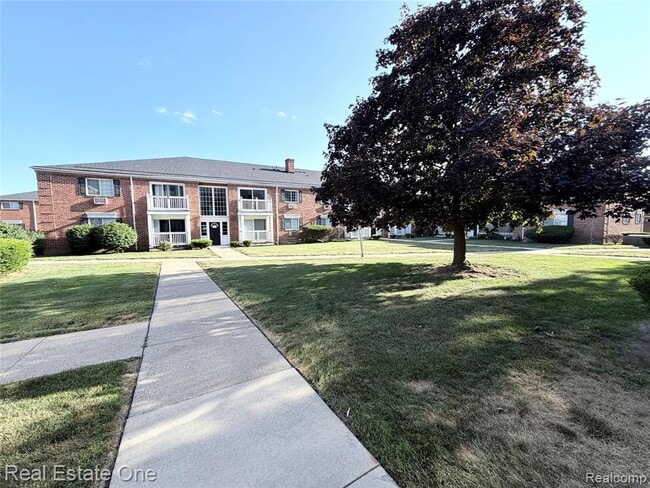 Photo - 2405 Torquay Ave Unit 207