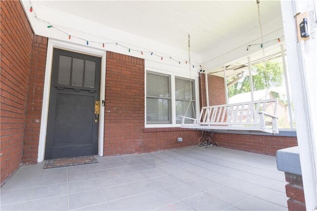 Photo - 359 Mathewson Pl SW