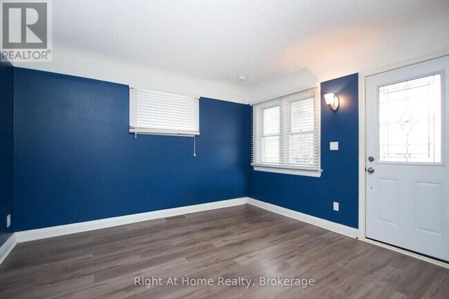 Photo - 307 Vimy Ave