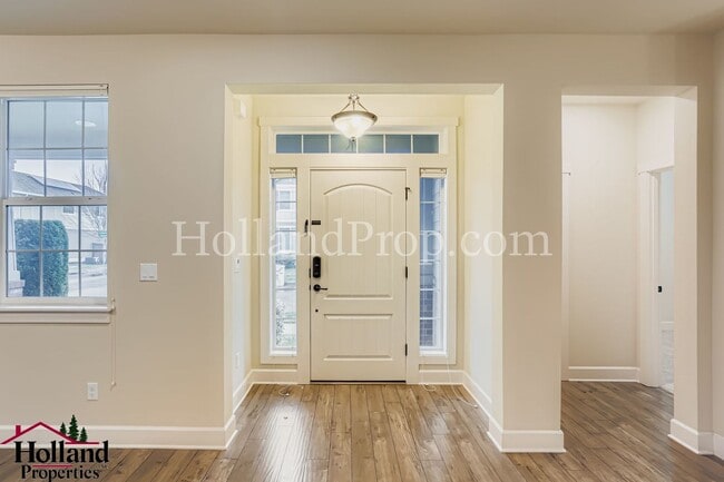 Photo - ?? Bright & Modern 3 Bedroom Home with Solar Energy Benefits!