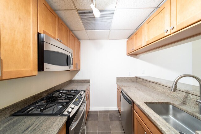 Photo - 227 CHRISTOPHER COLUMBUS Dr Unit 333