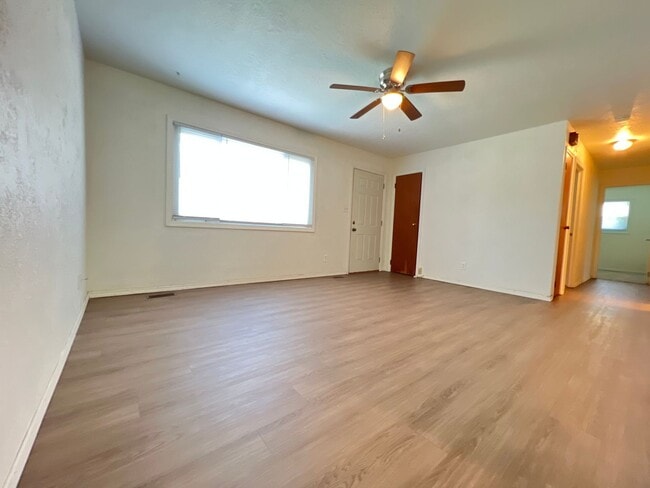 Building Photo - Spacious 3 Bedroom 1 Bathroom Home!