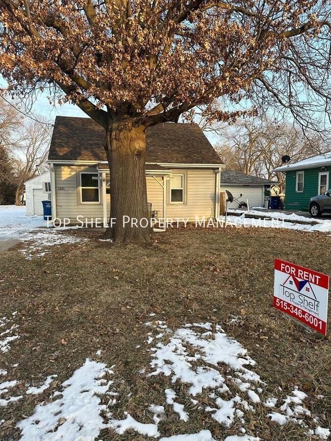 Photo - 1221 E 27th Ct House