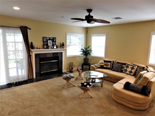 Photo - 1441 N Naomi St