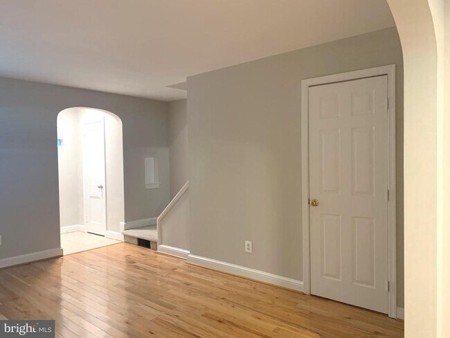 Photo - 1601 N Colonial Terrace