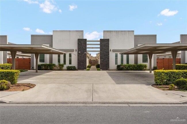 Building Photo - 1703 W Garrison Dr Unit 3
