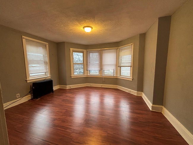 Photo - 649 W State St