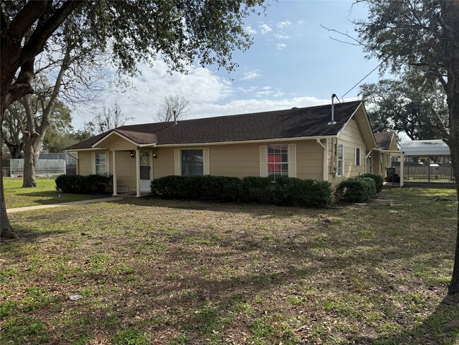 Photo - 5702 Pine Ave