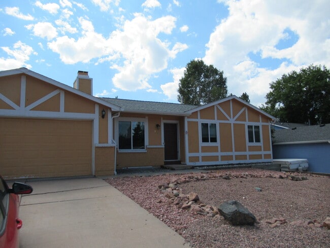 Photo - 1955 Whitehorn Dr N House