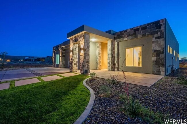 Photo - PETS ALLOWED! Spacious & Modern 3-Bedroom Home for Rent Near Sand Hollow Reservoir