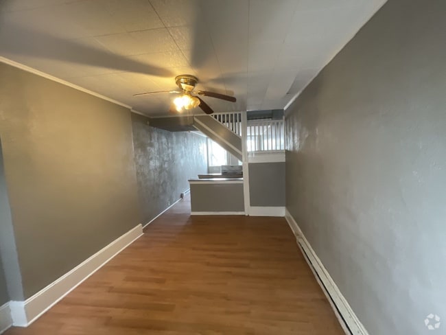 Building Photo - 403 E Norwegian St Rental