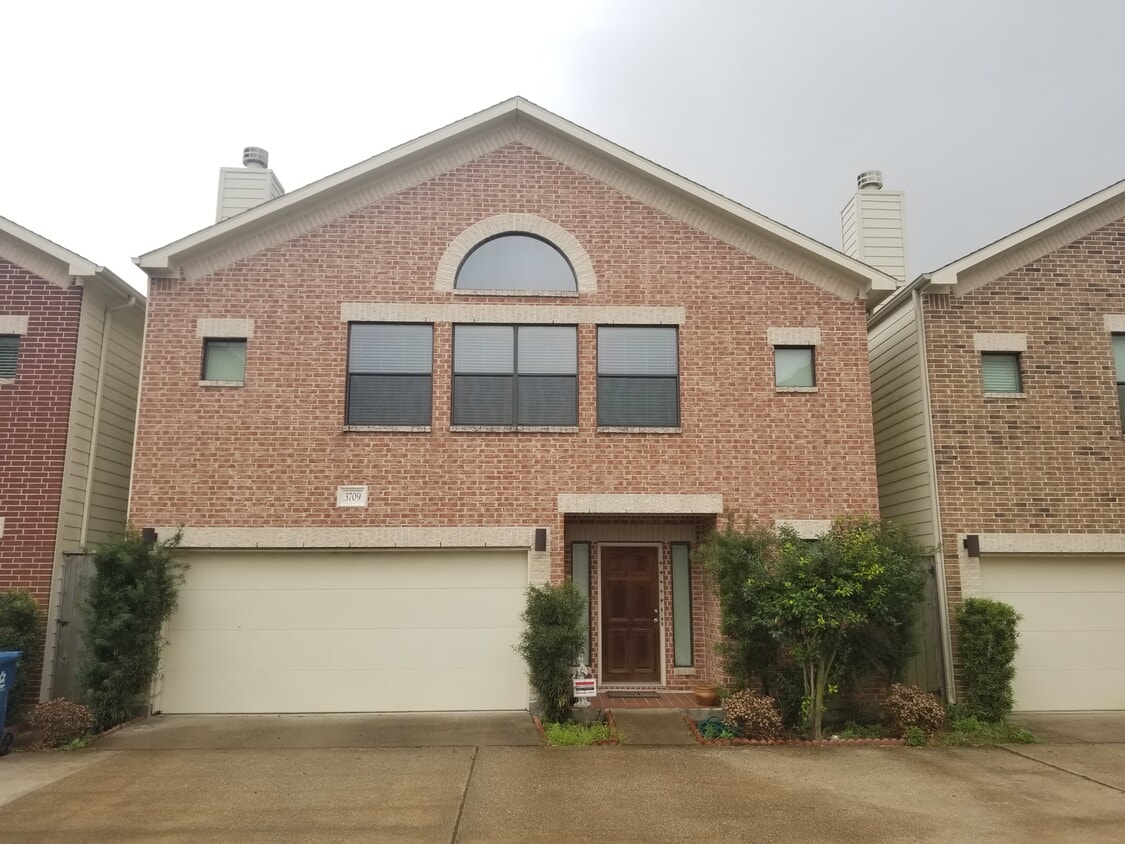 FRONT - 3709 Main Plaza Dr (Houston, TX)