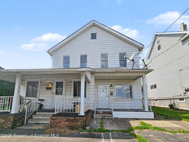 Building Photo - 949 Carmalt St