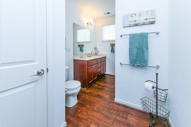 Photo - 2650 Leytonstone Dr