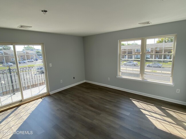 Building Photo - 60-62 Carr Ave Unit 4 Rental