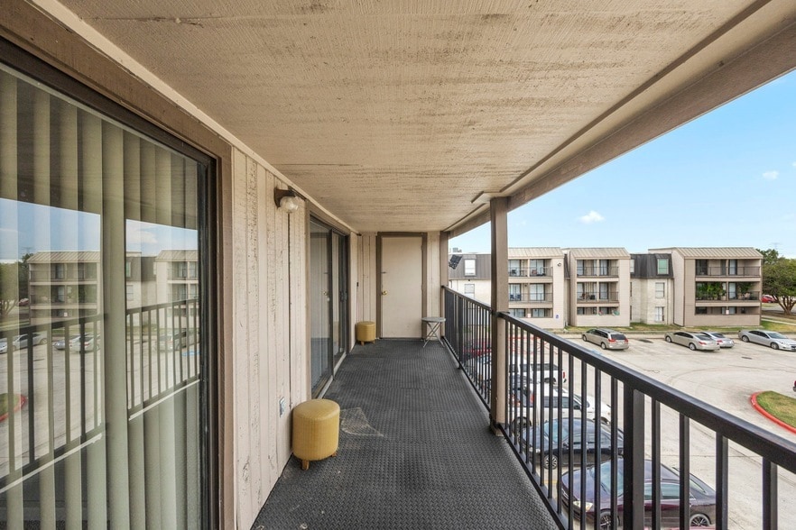Photo - 206 Plaza Verde Dr