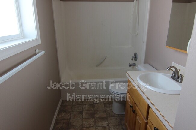1602 Crimson Dr