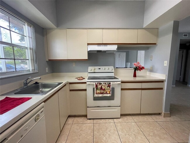 Building Photo - 840 Cypress Park Way Unit B3