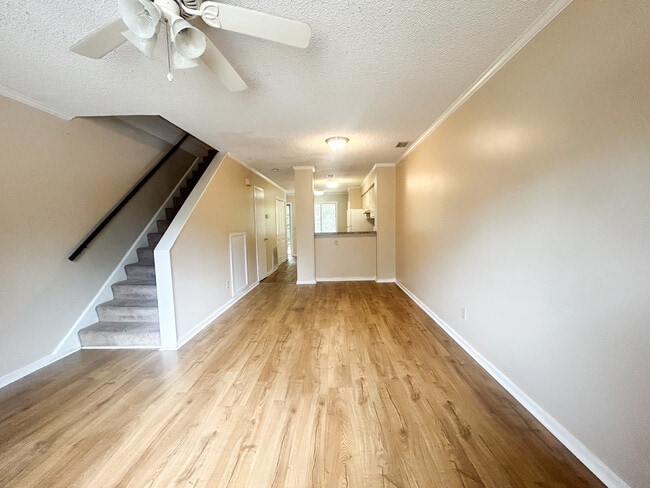 Photo - 16 Canterbury Ct