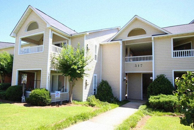 517 building entrance (Unit C on pond side) - 517 Spring Forest Rd Unidad C Rental
