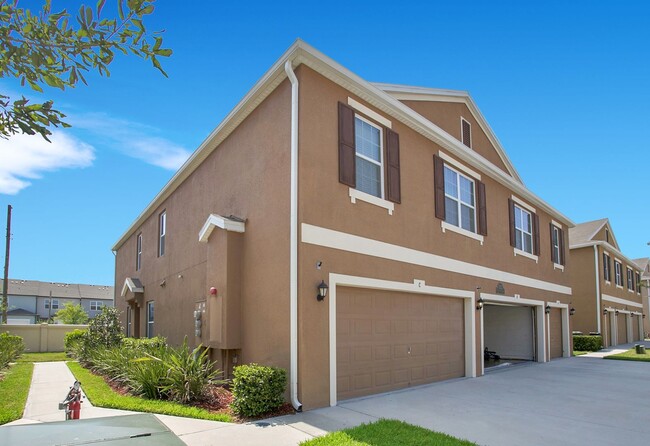 ? Available Now! Spacious 3-Bedroom Townho... - ? Available Now! Spacious 3-Bedroom Townho... Townhome