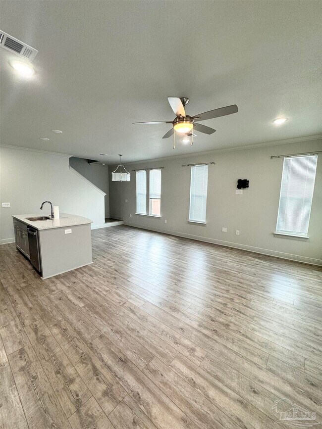 Photo - 1191 W Romana St