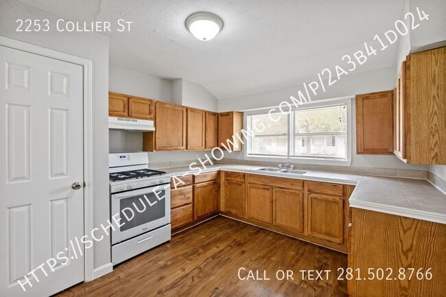 Photo - 2253 Collier St