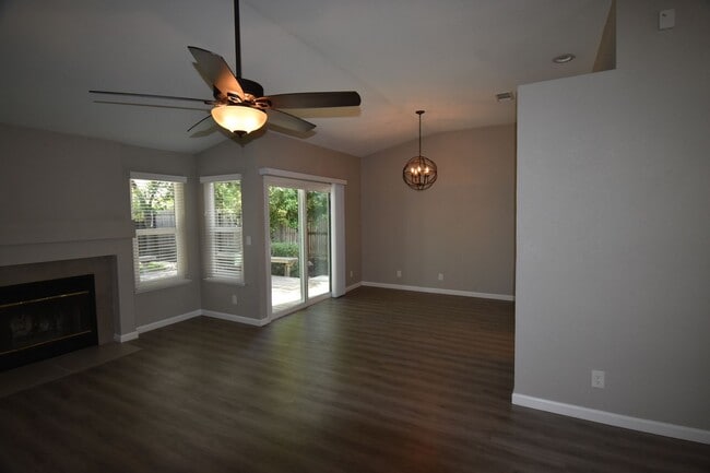 Photo - 301 Willowwood Ct