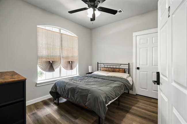 Photo - 6605 Gardenia Dr