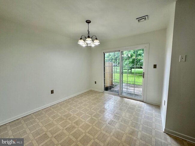 Photo - 302 Hills Dr