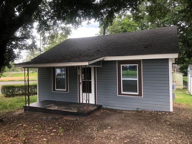 Building Photo - **Holiday Move-in Special**$500 off the fi...