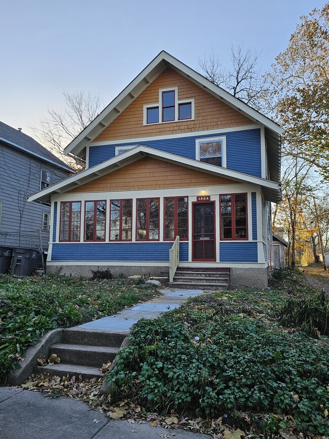 Building Photo - 1926 7th St