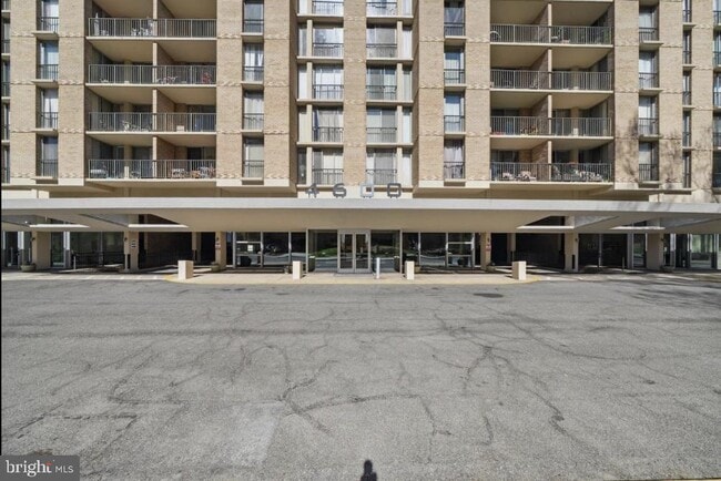Building Photo - 4600 S Four Mile Run Dr Unit 911