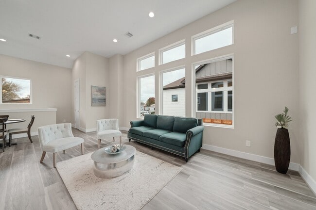 Photo - 2502 W Tidwell Rd