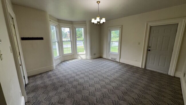 Exciting 3 Bed 1 Bath near UWEC! Available 1st June!
