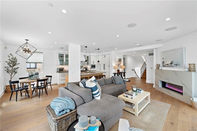 Photo - 304 Iris Ave
