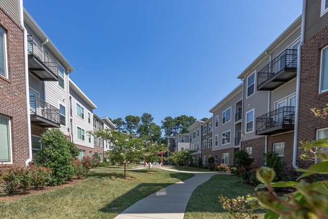 Raleigh-Off-Campus-Apartments-1820-At-Centennial-3