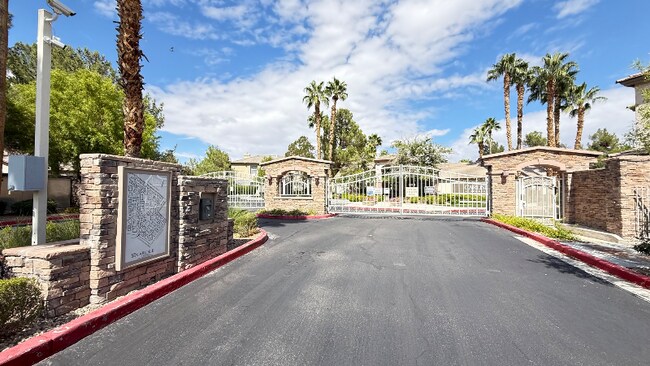 Photo - 1604 Queen Victoria St Unit 103