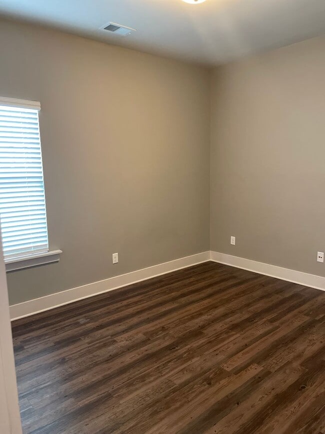 Photo - 3 Bedroom Home With Spacious Garage and Fenced Backyard!