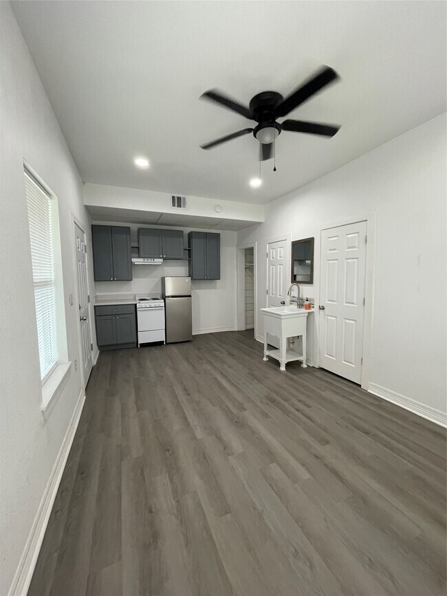 2302 Avenue H Unit 14