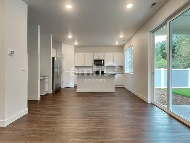 Photo - 7920 Selah St SW